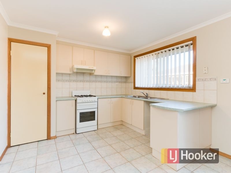 6 Lauren Square, Pakenham VIC 3810