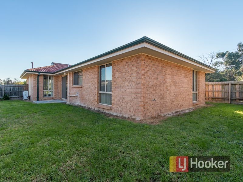 6 Lauren Square, Pakenham VIC 3810