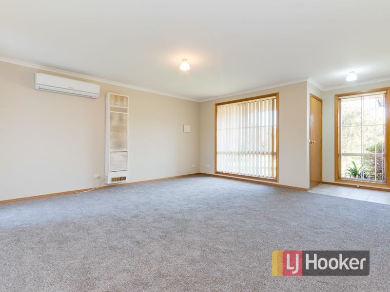 6 Lauren Square, Pakenham VIC 3810