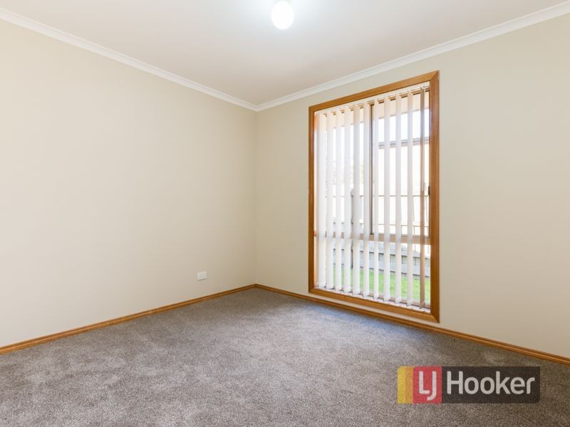 6 Lauren Square, Pakenham VIC 3810