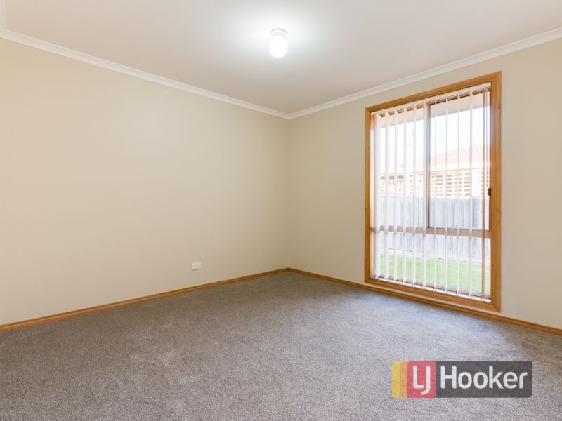 6 Lauren Square, Pakenham VIC 3810