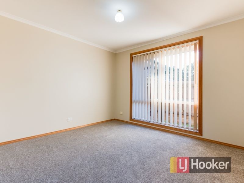 6 Lauren Square, Pakenham VIC 3810