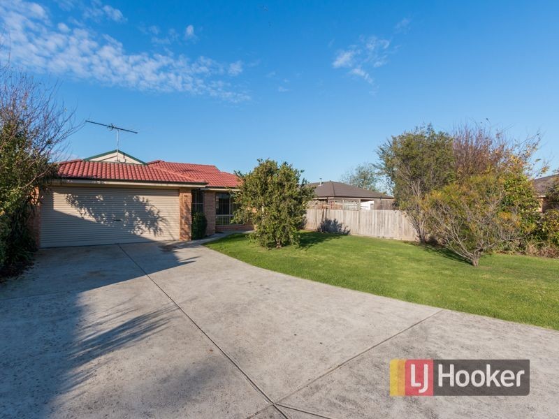 6 Lauren Square, Pakenham VIC 3810