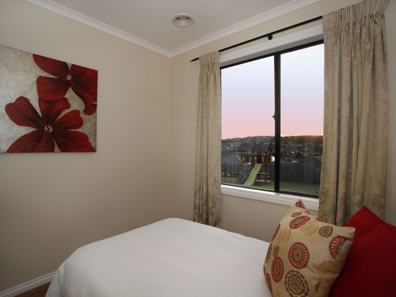 6 Yellowgum Drive, Pakenham VIC 3810