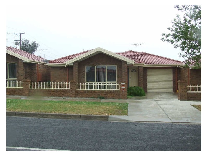 2/49 Princes Highway, Pakenham VIC 3810