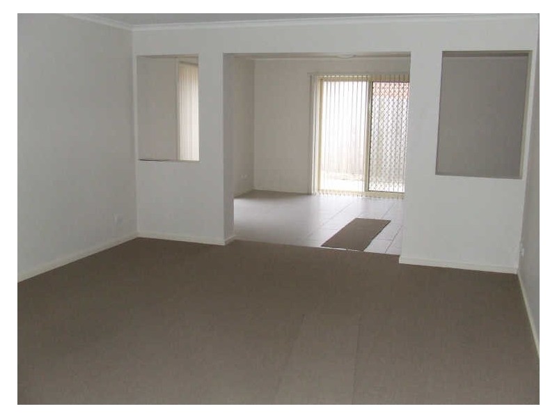 2/49 Princes Highway, Pakenham VIC 3810