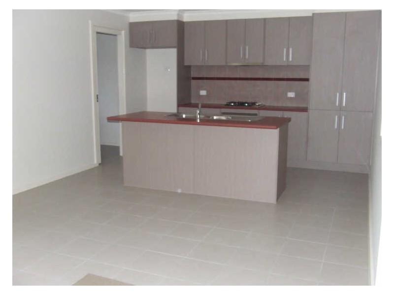 2/49 Princes Highway, Pakenham VIC 3810