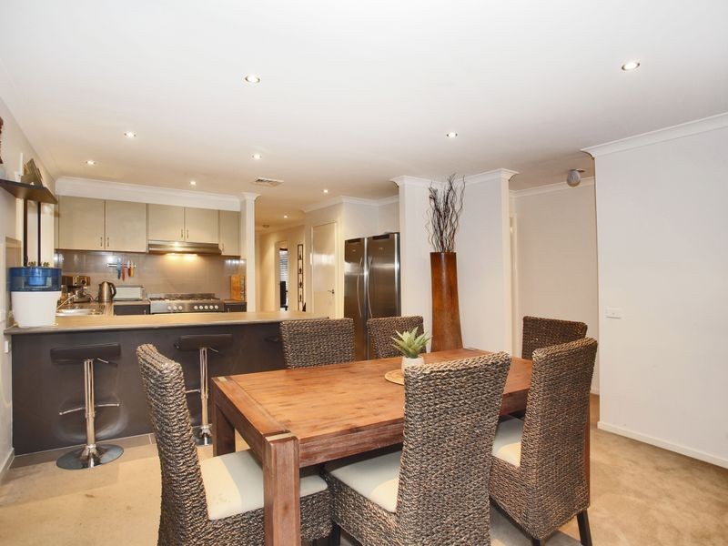 90 Gallery Way, Pakenham VIC 3810