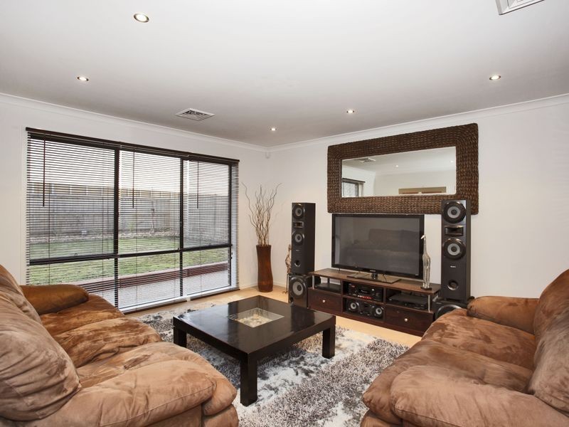 90 Gallery Way, Pakenham VIC 3810