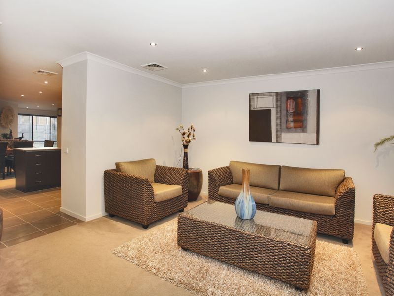 90 Gallery Way, Pakenham VIC 3810