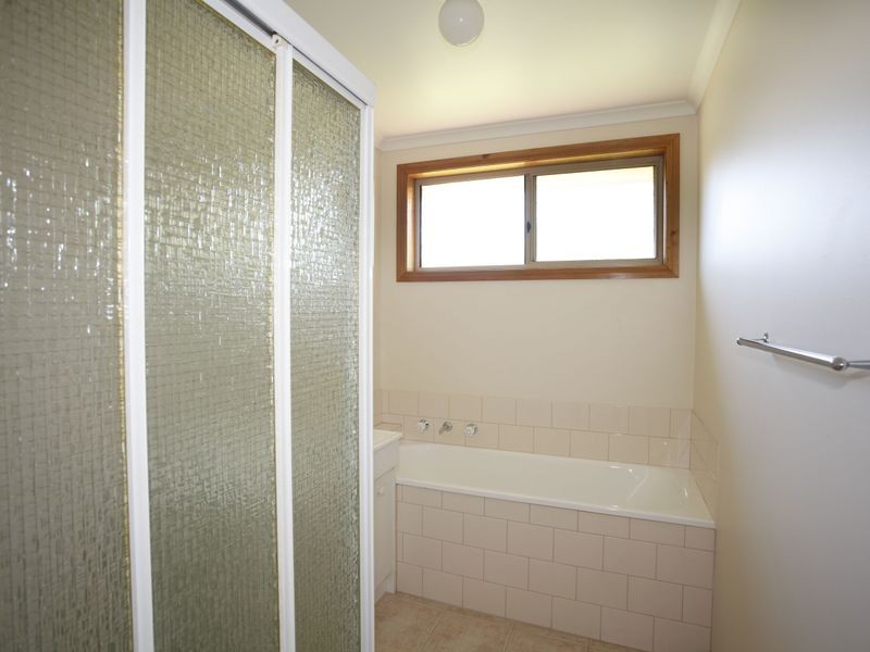 8 Naples Way, Pakenham VIC 3810