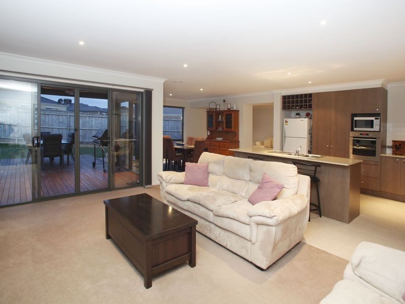 31 Kosta Boda Boulevard, Pakenham VIC 3810