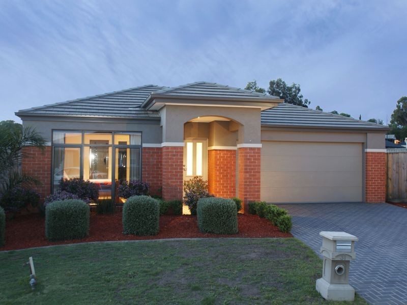 31 Kosta Boda Boulevard, Pakenham VIC 3810