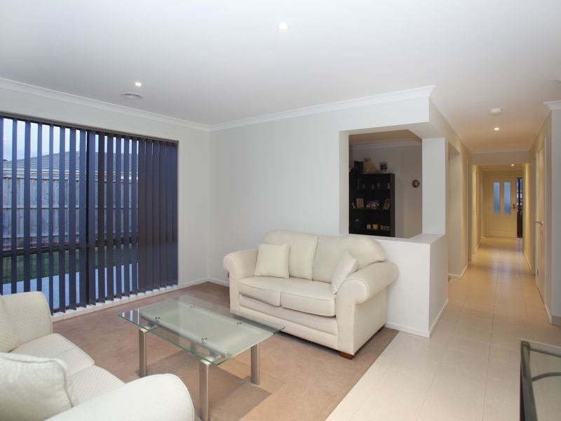 31 Kosta Boda Boulevard, Pakenham VIC 3810