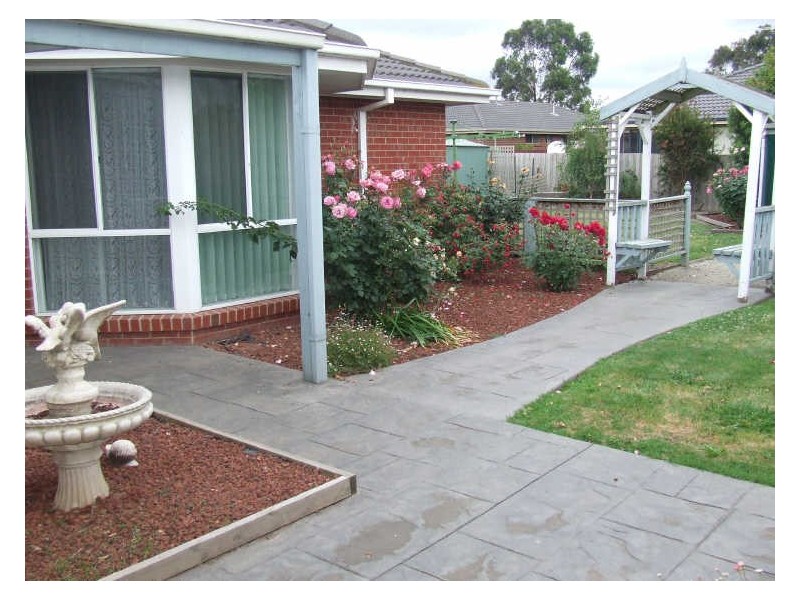 31 Thomas Street, Pakenham VIC 3810