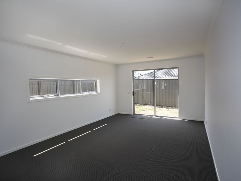 35 Sienna Way, Pakenham VIC 3810