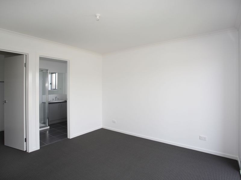 35 Sienna Way, Pakenham VIC 3810