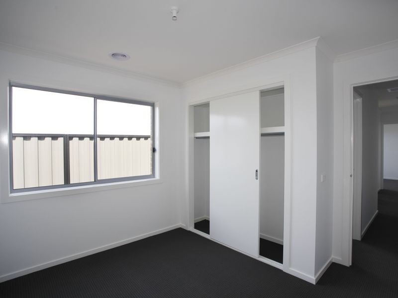 35 Sienna Way, Pakenham VIC 3810