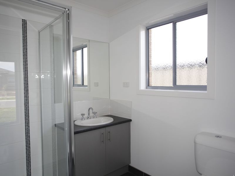 35 Sienna Way, Pakenham VIC 3810