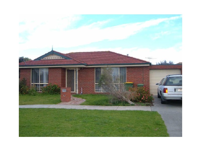 2/83 Racecourse Road, Pakenham VIC 3810