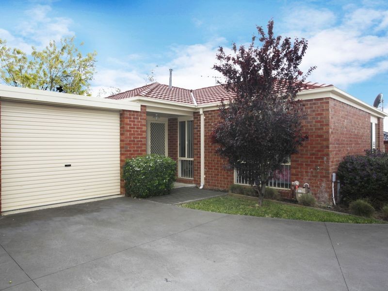 2/3 Hale Place, Pakenham VIC 3810