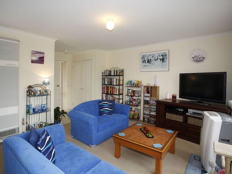 2/3 Hale Place, Pakenham VIC 3810