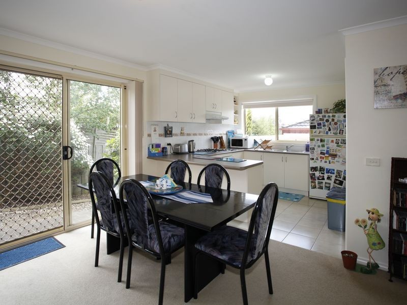 2/3 Hale Place, Pakenham VIC 3810