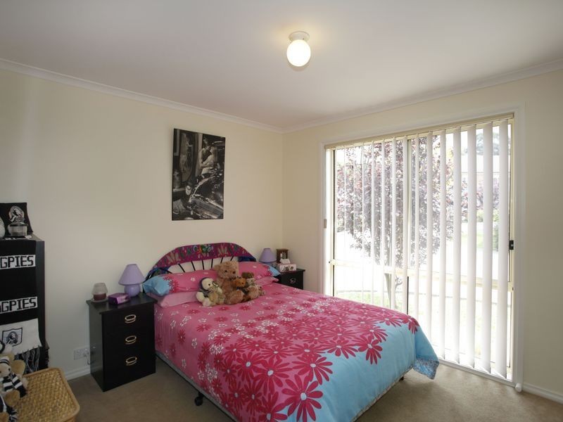 2/3 Hale Place, Pakenham VIC 3810