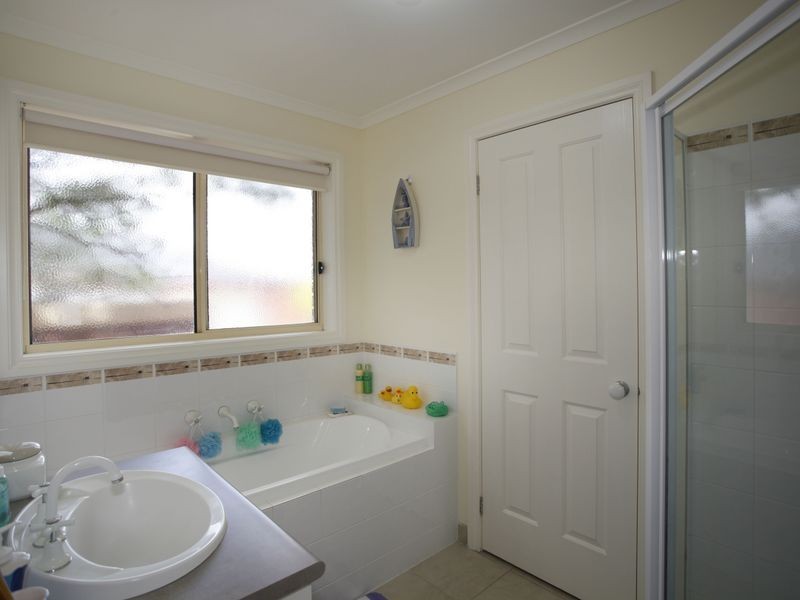 2/3 Hale Place, Pakenham VIC 3810