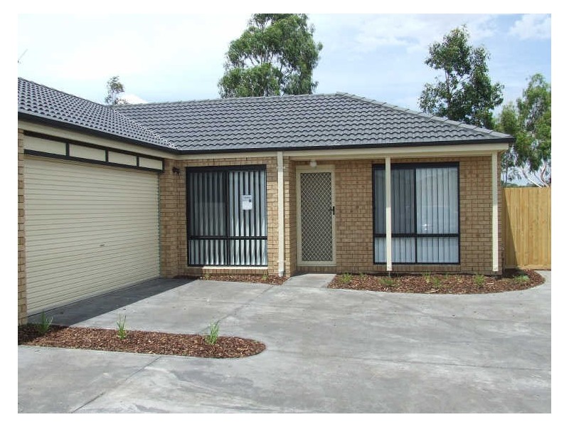2/22 Parman Avenue, Pakenham VIC 3810