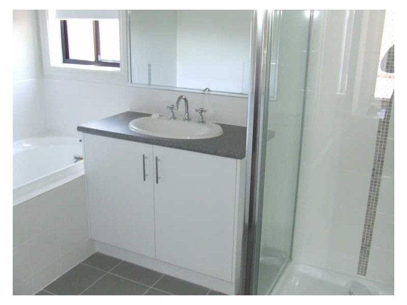 2/22 Parman Avenue, Pakenham VIC 3810