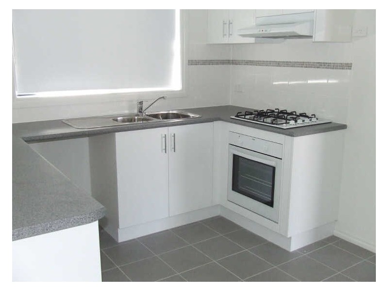 2/22 Parman Avenue, Pakenham VIC 3810