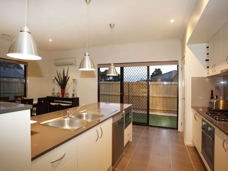 8 Georgetown Way, Officer VIC 3809
