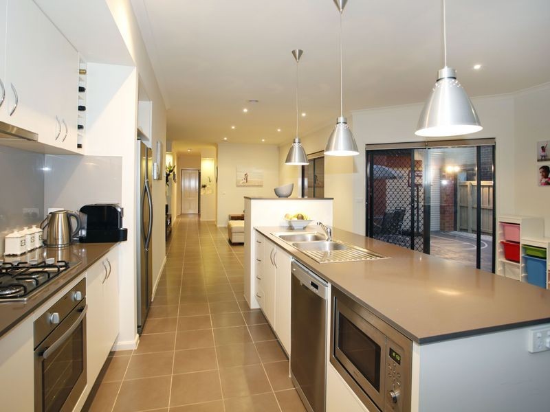 8 Georgetown Way, Officer VIC 3809