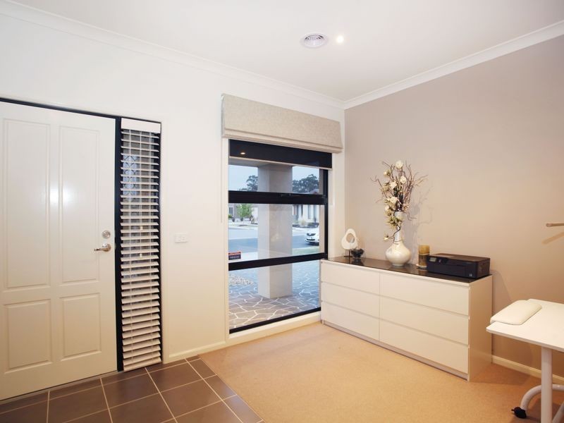 8 Georgetown Way, Officer VIC 3809