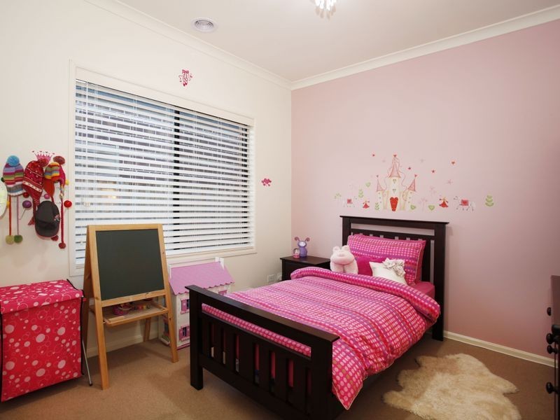 8 Georgetown Way, Officer VIC 3809