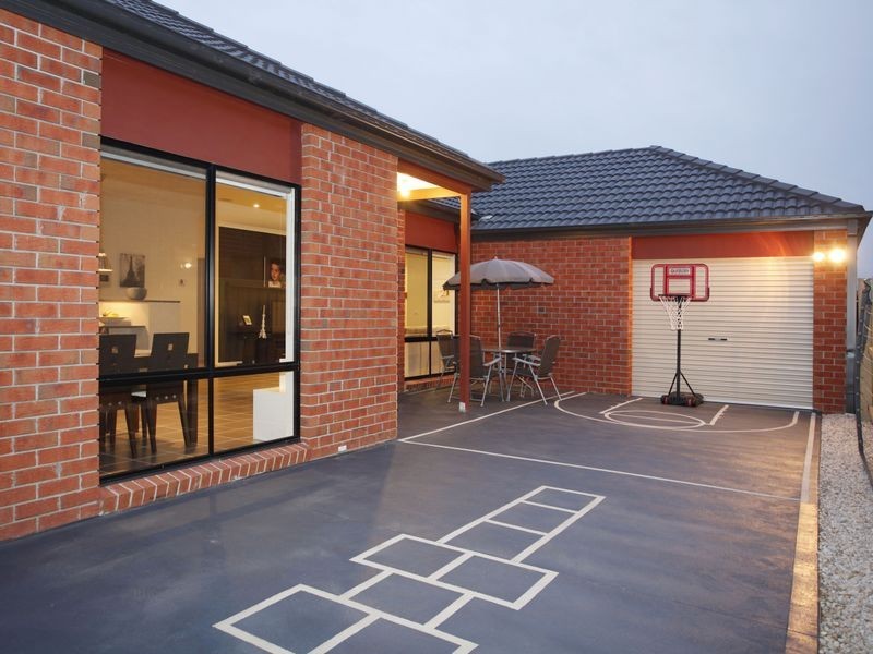 8 Georgetown Way, Officer VIC 3809