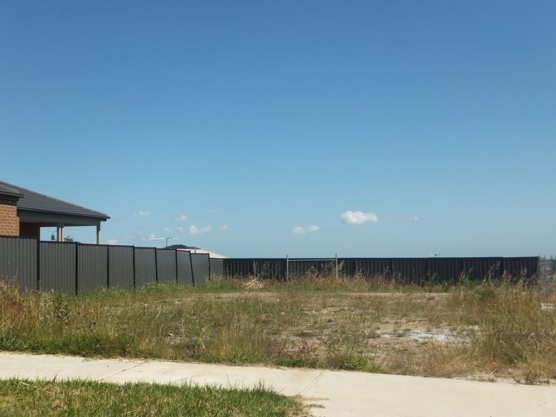 4 Eyre Place, Pakenham VIC 3810