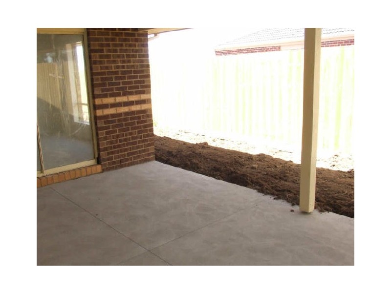 27 Azalea Avenue, Pakenham VIC 3810