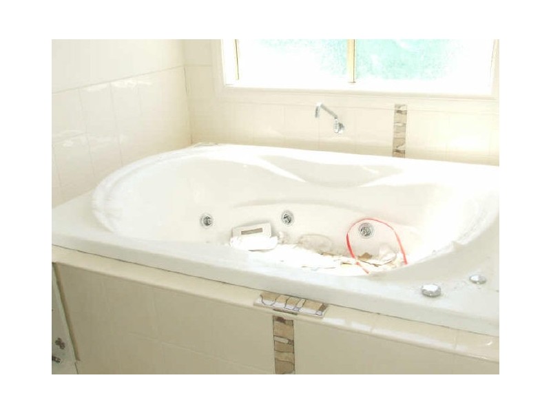 27 Azalea Avenue, Pakenham VIC 3810