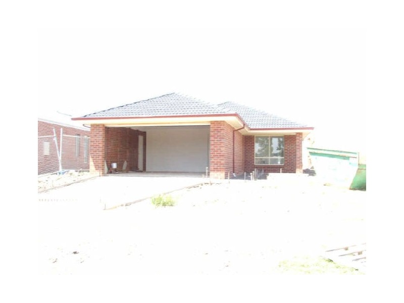 33 Azalea Avenue, Pakenham VIC 3810