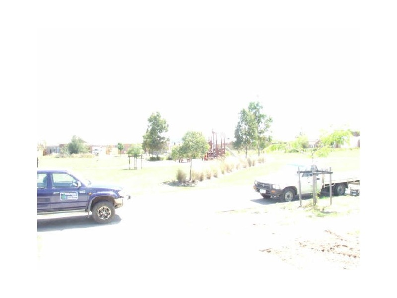 33 Azalea Avenue, Pakenham VIC 3810