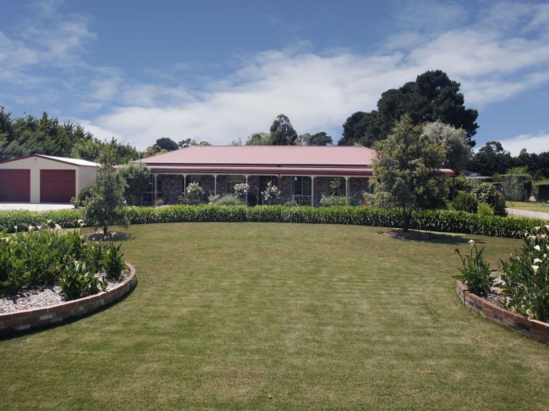 21 Pinehill Drive, Pakenham VIC 3810