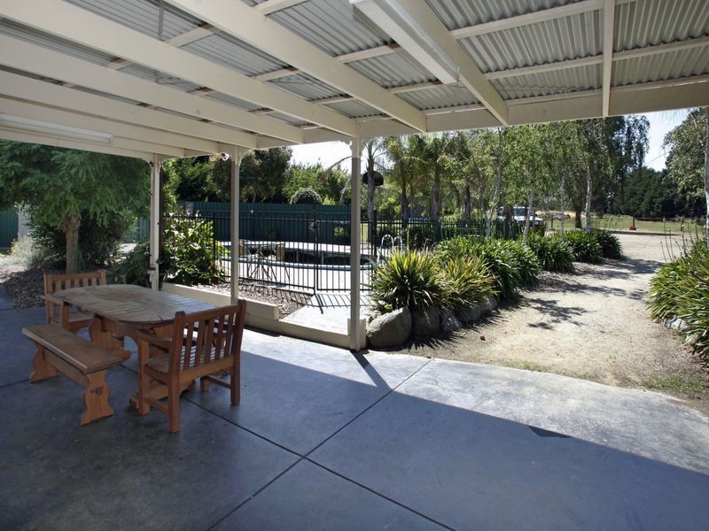 21 Pinehill Drive, Pakenham VIC 3810