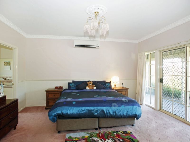 21 Pinehill Drive, Pakenham VIC 3810