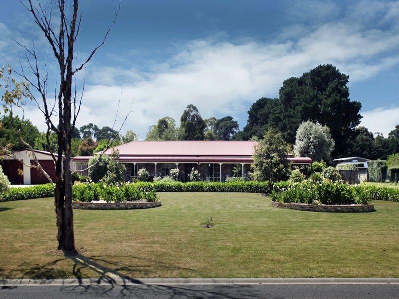 21 Pinehill Drive, Pakenham VIC 3810