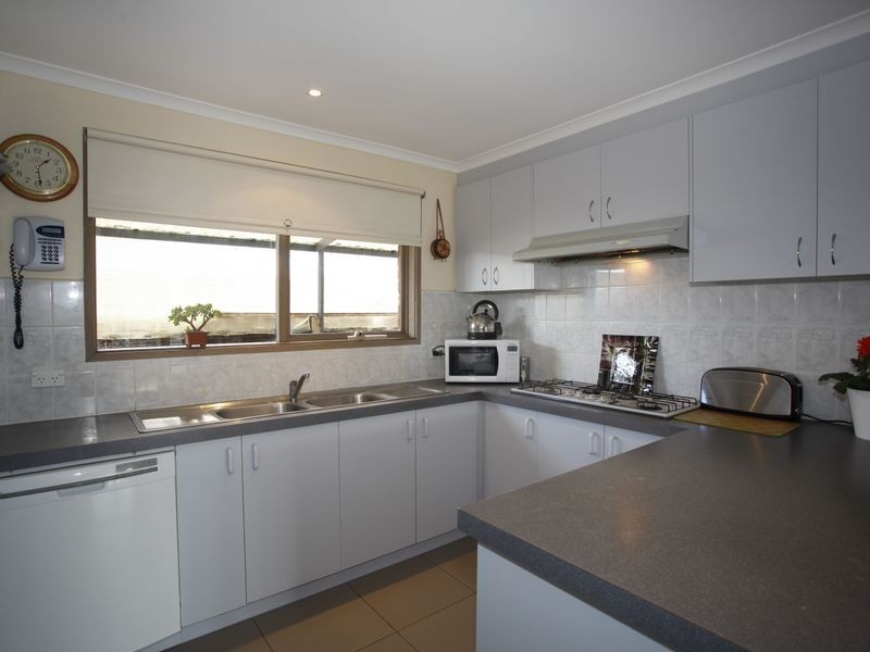 38 Barrington Drive, Pakenham VIC 3810