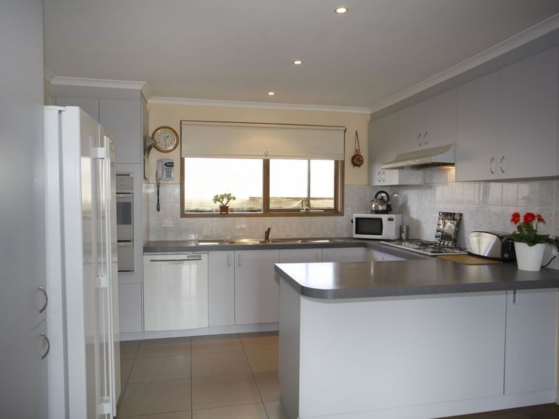 38 Barrington Drive, Pakenham VIC 3810