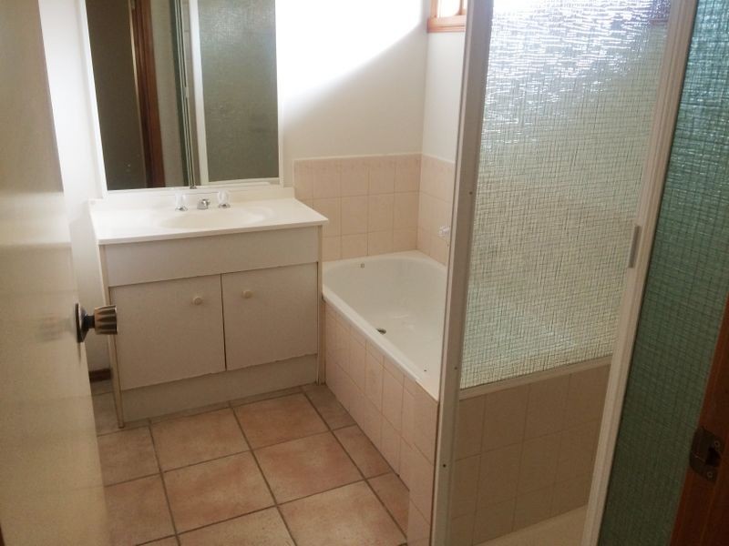 2/9 Sheffield Close, Pakenham VIC 3810