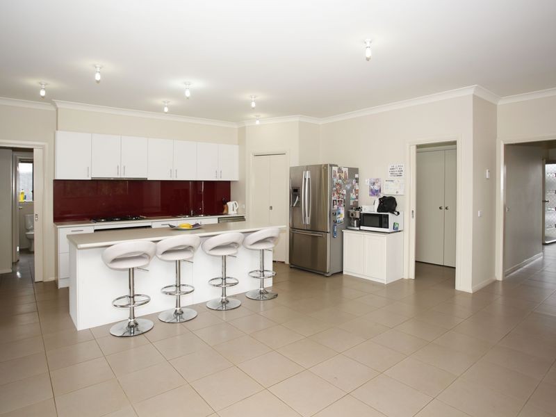 7 Michigan Grange, Pakenham VIC 3810